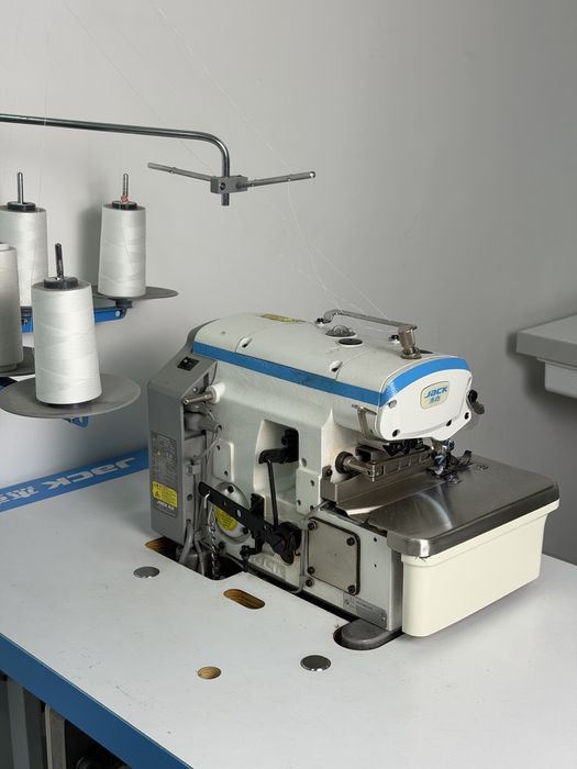 Máquina de Costura Overlock Industrial Jack E4