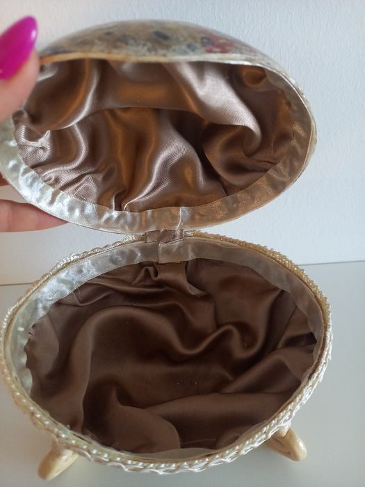 Szkatułka ze strusiego jajka