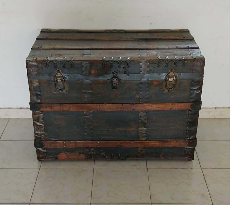 Antiga e Original Arca de Porão, princípios séc. XX Patine Original. "RESTAURADA"