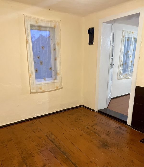 Будинок та 8 сотин землі