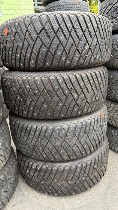 235/50/18 Goodyear ultra Grip ice arctic
