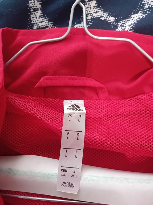 Casaco vermelho da Adidas