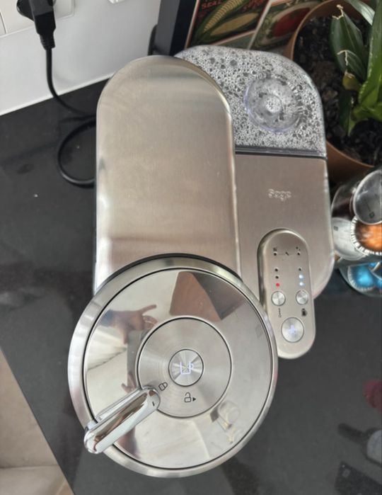 Máquina de Café Nespresso Vertuo Creatista Stainless Steal Sage