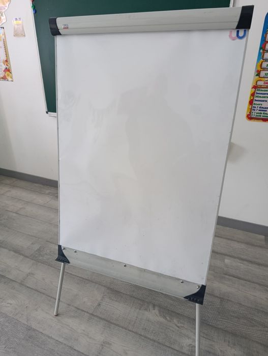 Продам фліпчарт з маркерами