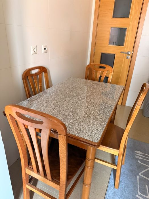 Conjunto de mesa de cozinha e cadeiras