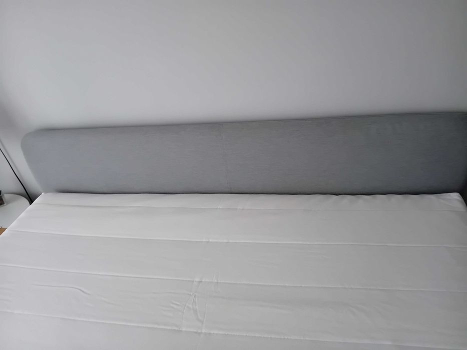 Cama estofada + colchão em excelente estado