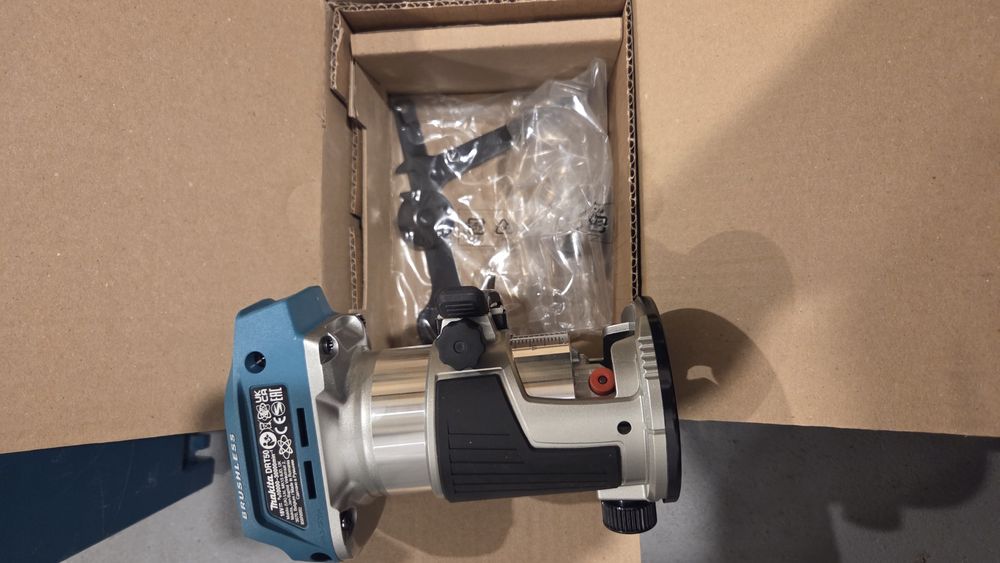 Frezarka makita drt50xj2