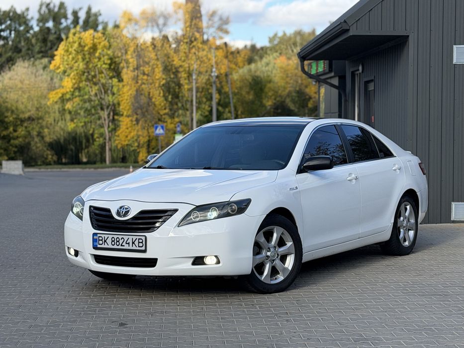 Продам Toyota Camry гібрид