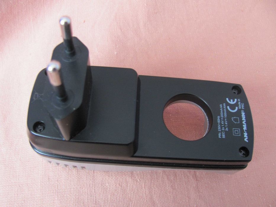 продам зарядное устройство для зарядки двух аккумуляторных батареек