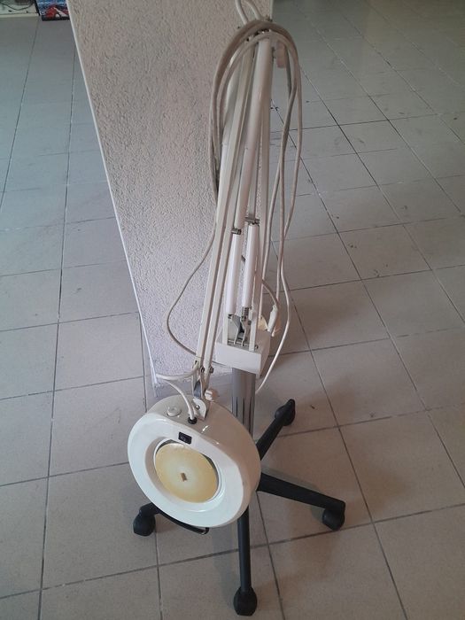 Lâmpada lupa de pé