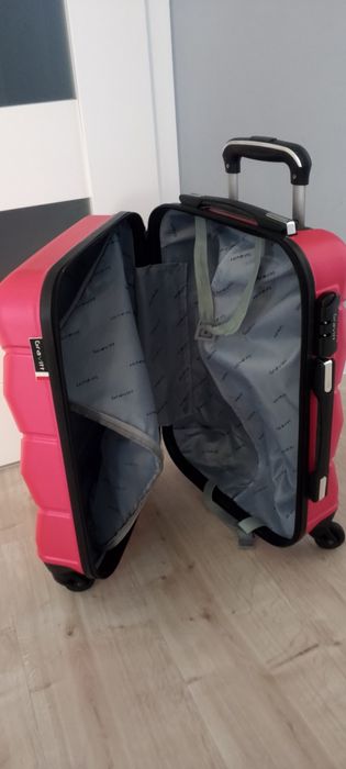 Walizka podróżna na kółkach