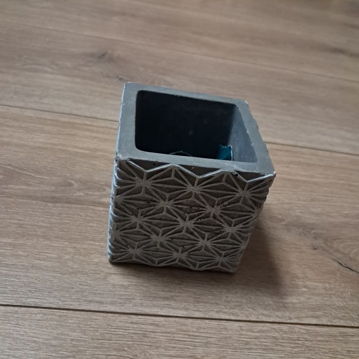 Ceramiczny pojemnik szary
