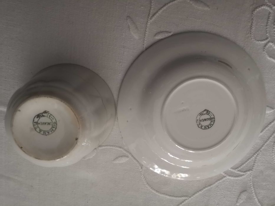 taça e pires muito antigos