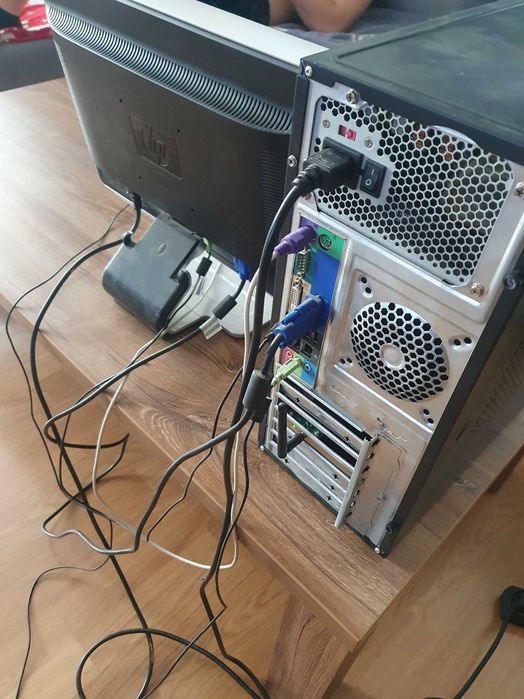 komputer pc  z monitorem