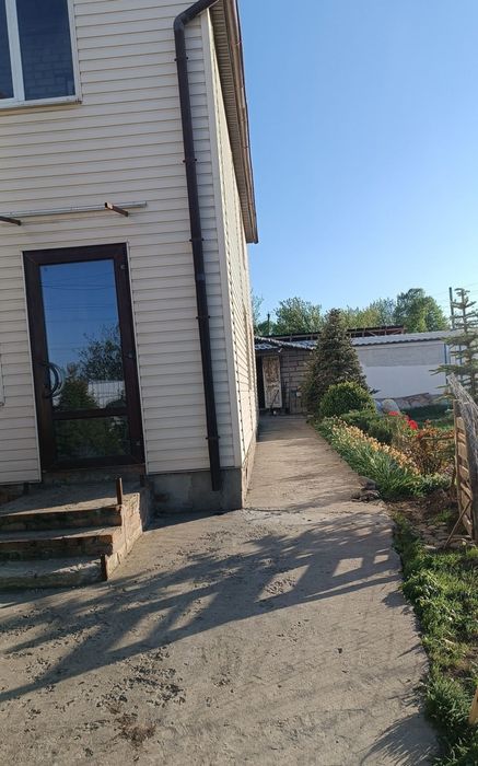 Продам 2х.этажный дом в Коротыче