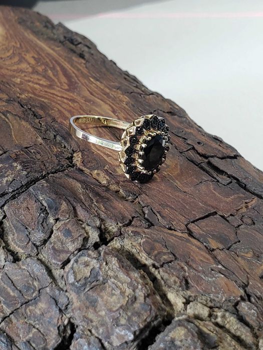 Złoty pierścionek CZARNĄ CYRKONIA 585 2,13 G ROZMIAR 13 NIENOSZONY