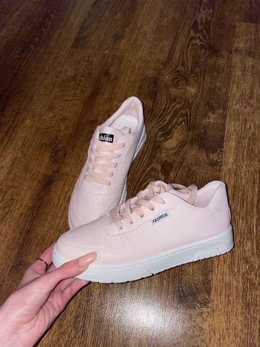 Кросівки жіночі, ніжно рожевого кольору 38 розір