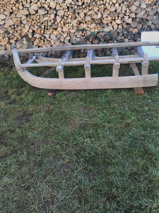 Сани для декору музею.