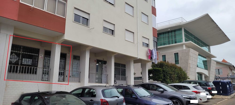 Aluga-se Loja ( Amora / Paivas )