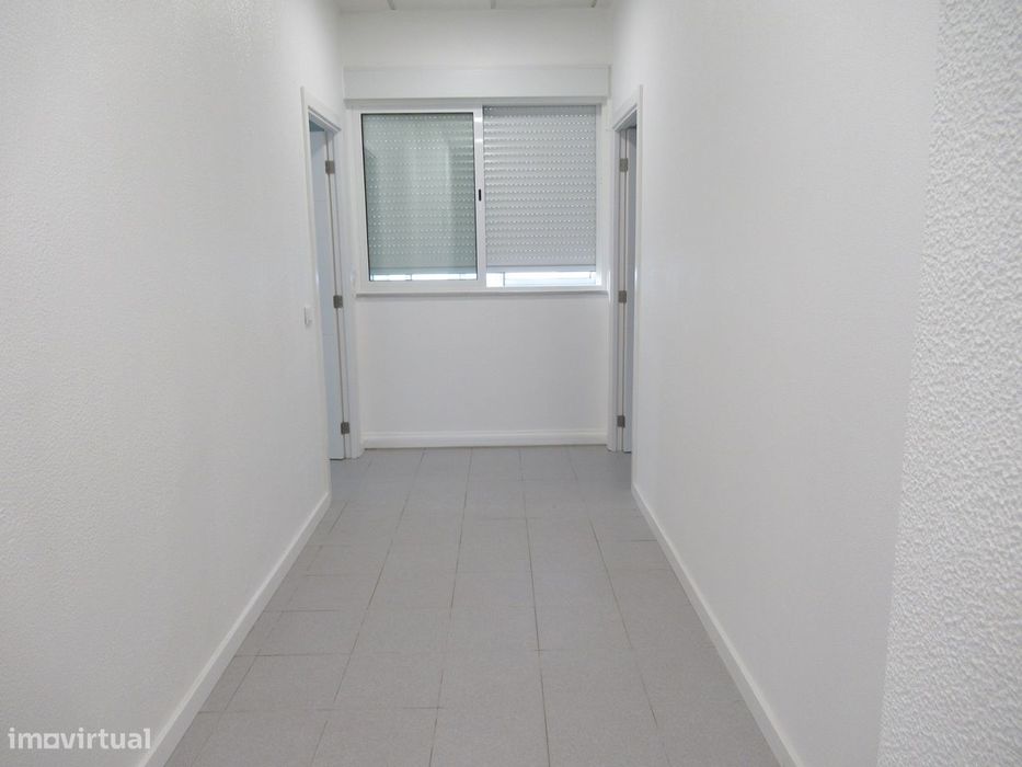 T2 na Avenida 25 de Abril – Cacilhas (105 m2 + Metro à porta)