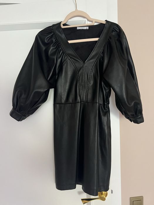 Жіночі сукні, різного фасону і ціни ,гортайте ланцюжок)