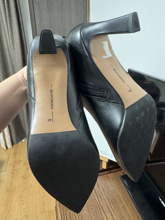 Ботильйони шкіряні, чорного кольору