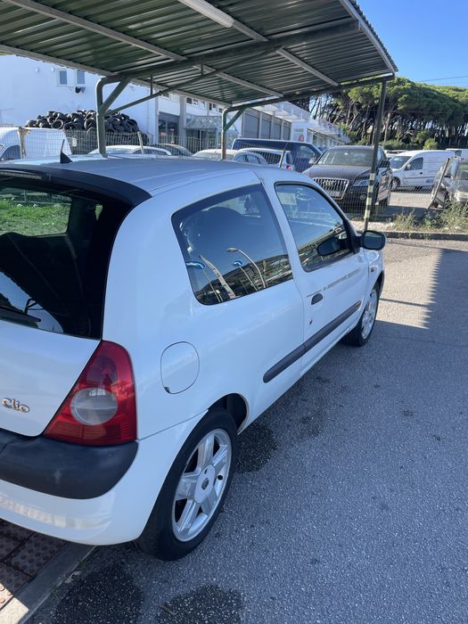 Renault Clio 1.2 16V – 2001 | Económico e Fiável