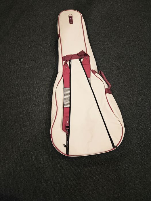 Luksusowy pokrowiec na gitarę.