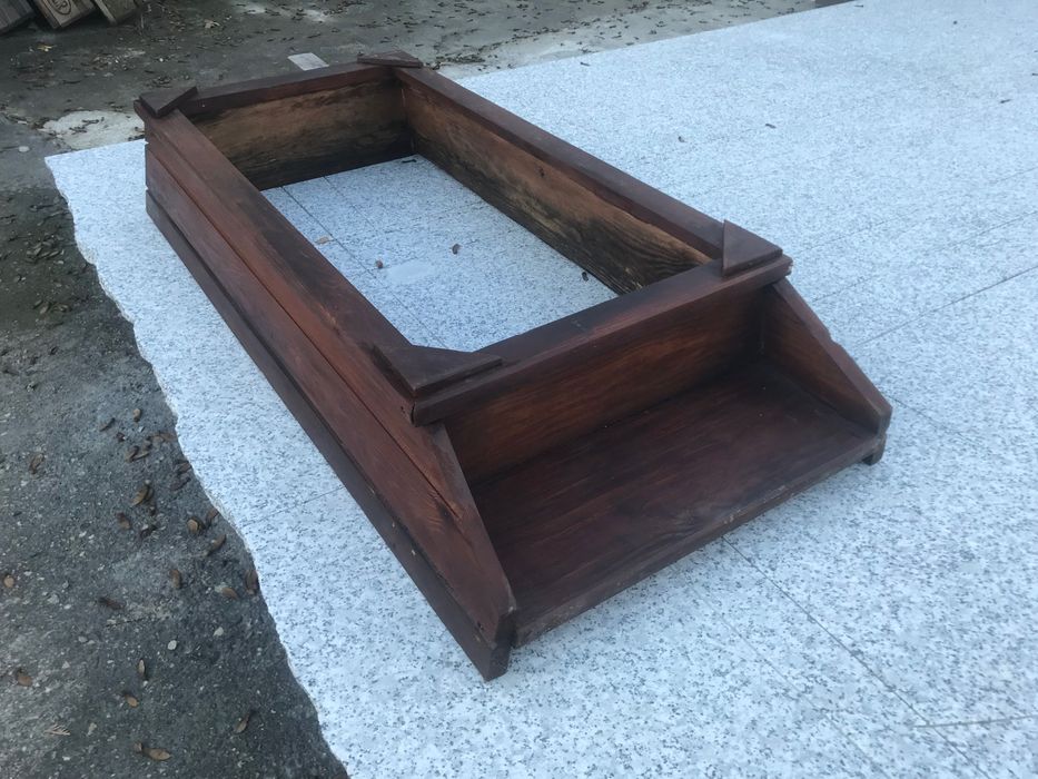 Obudowa grobu urna, obramowanie urnowe, tymczasowa obudowa nagrobna