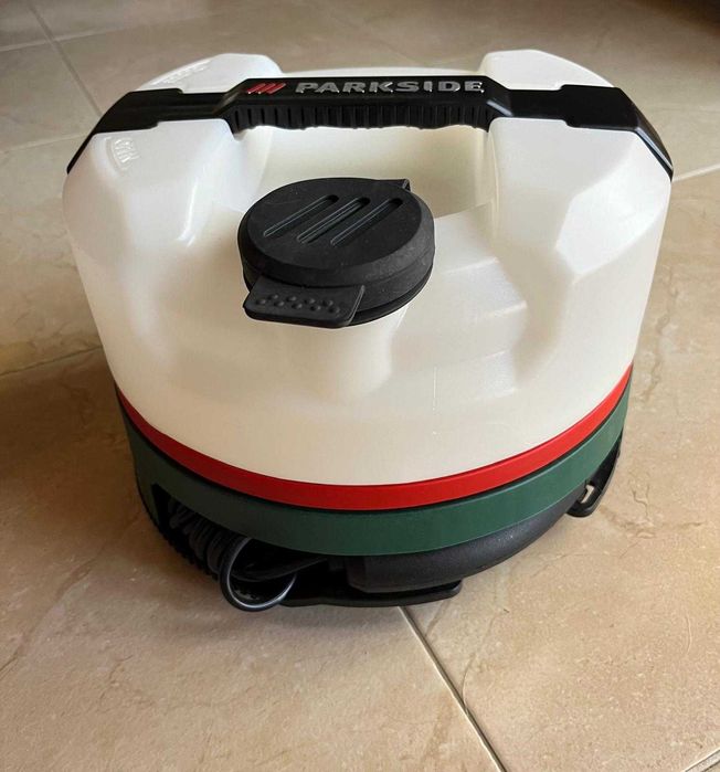 Vendo máquina de pressão portátil ideal para pequenas limpezas