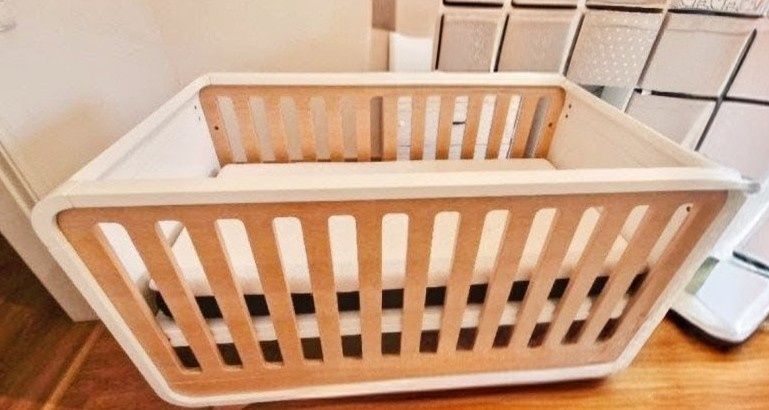 Berço de madeira maciça+ kit para bebe