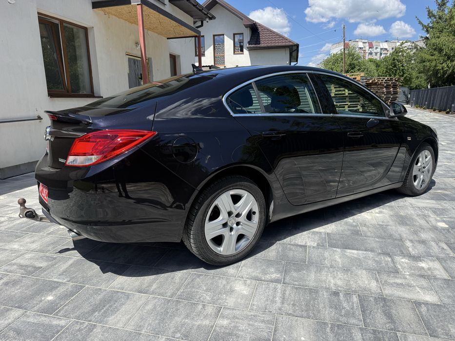 Opel insignia  1.6 бензин 2009 рік