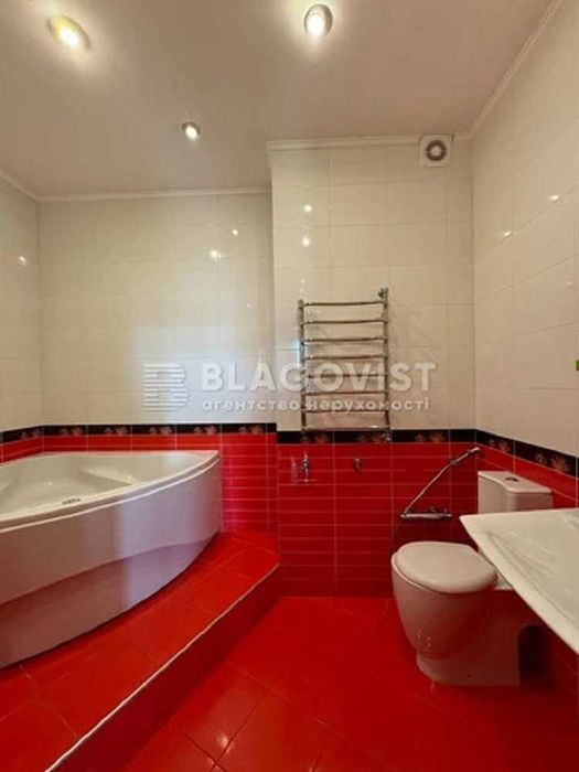 Без% Коновальця 32 б, велика квартира, два рівні