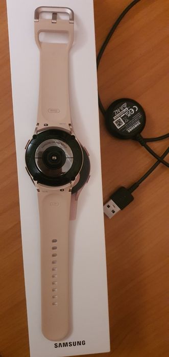 Samsung galaxy watch4 в идеальном состоянии