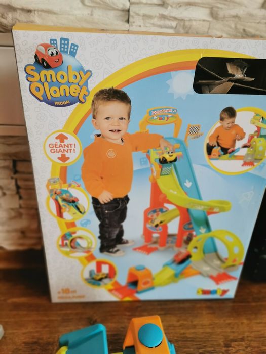 Duży garaż tor samochodowy z wurzutnią plus dwa autka Smoby Planet