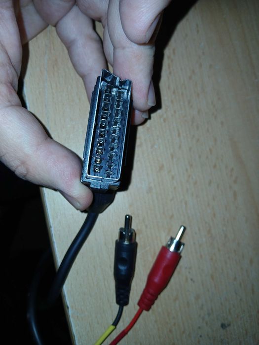 kabel SCART/EURO rozdzielony na wtyki RCA, długość 1 m
