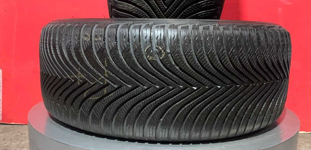 225/55/17 Michelin Pilot Alpin 5 RFT