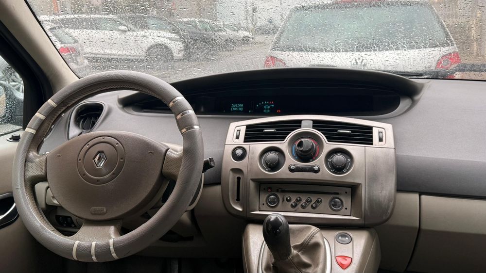 Gran cenic 7 lugares com avaria e sem a chave ainda funciona