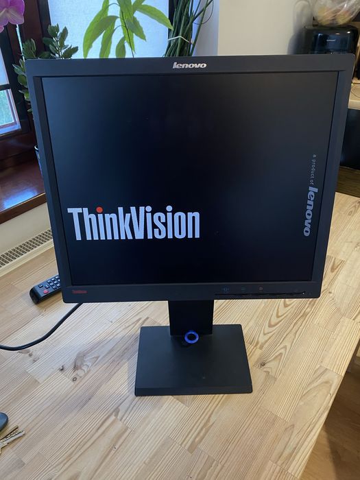 Monitor Lenovo 17