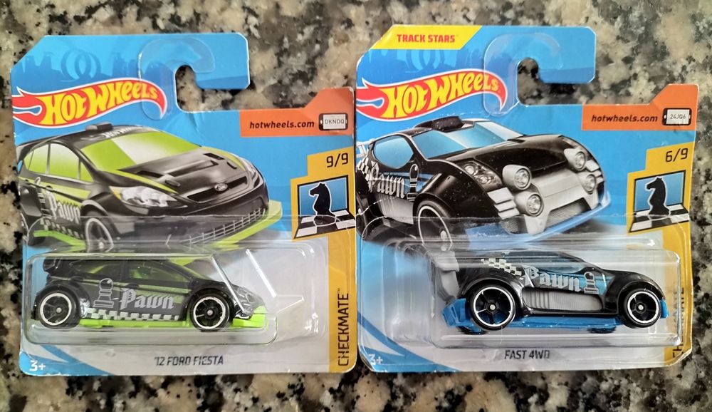 Carrinhos Hot Wheels variados