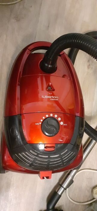 Дешево! Пылесос - мощный и надежный!