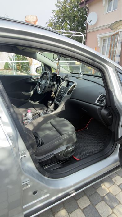 Продам Opel Astra j