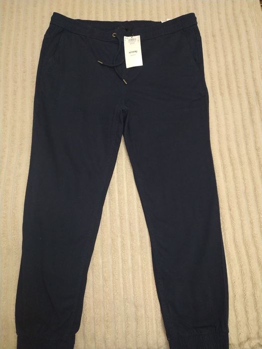 Штани чоловічі 38-го розміру.