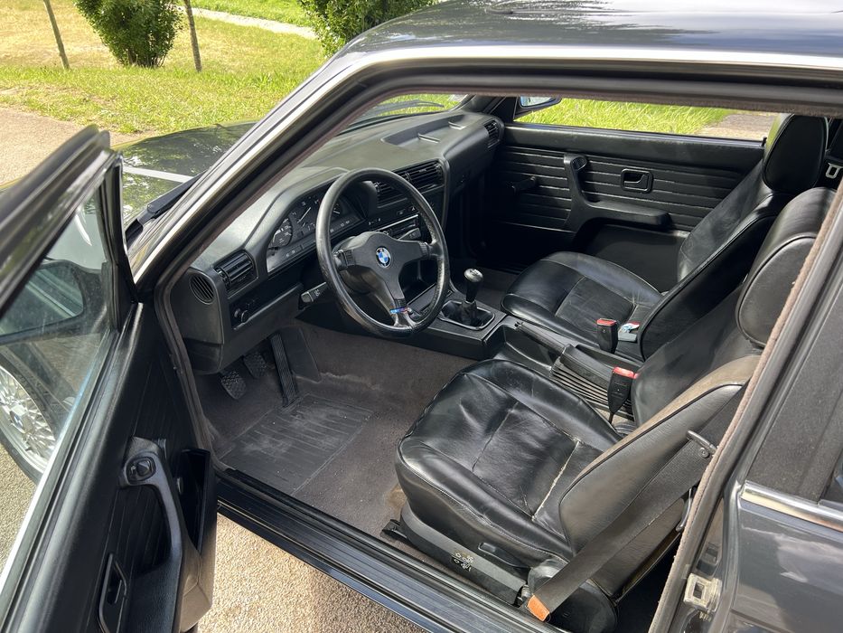 BMW E30 318i Coupe