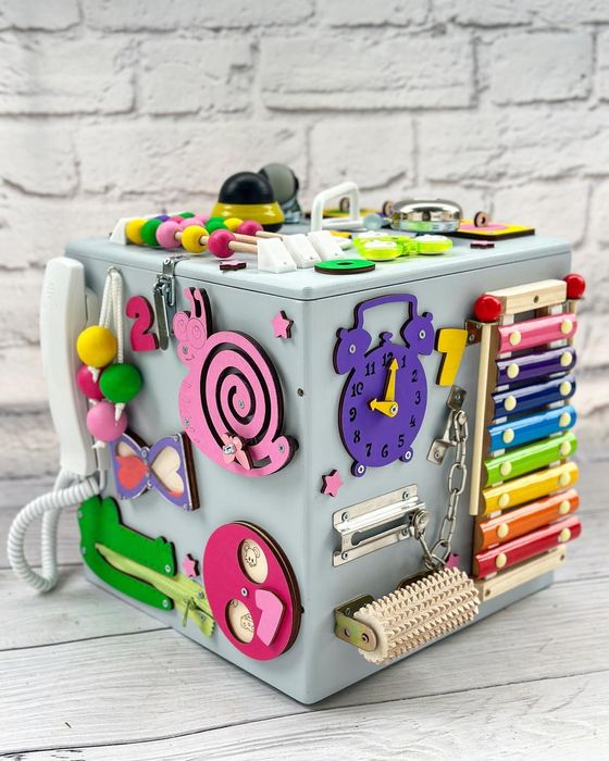 Бізікуб , бізіборд.