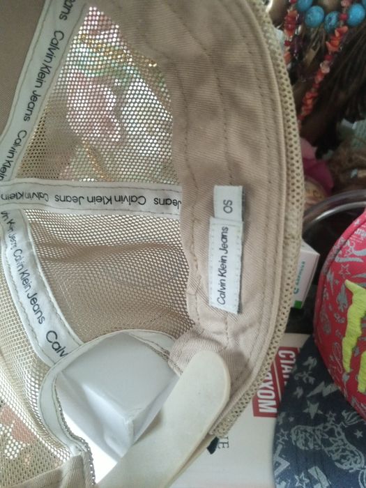 Продам две кепки одним лотом Armani Calvin Klein