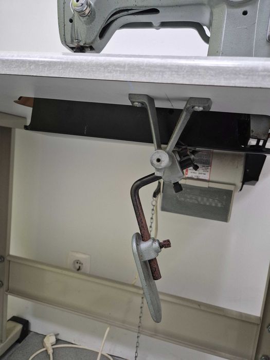 Máquina de Costura Profissional Refrey com Mesa