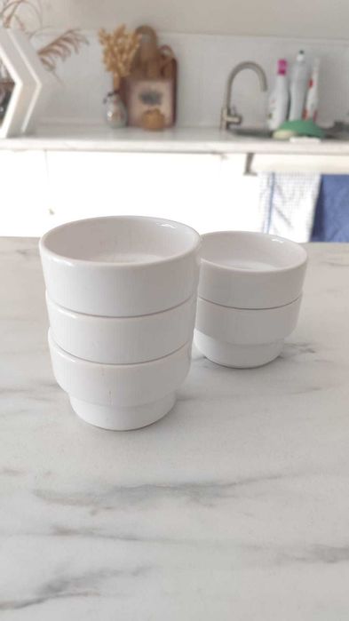 Ramequins de cerâmica aptos para forno brancos