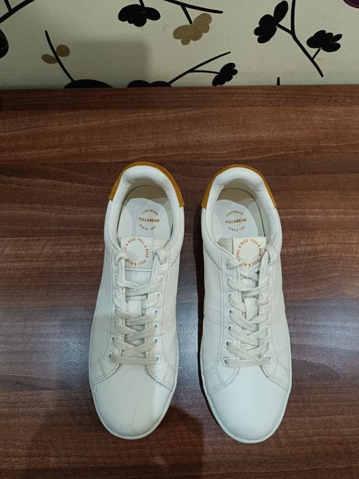 Продам кроссовки фирмы pull & bear p.39.
