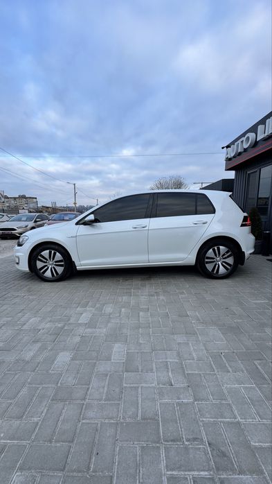 Volkswagen E-Golf Фольксваген Е-Гольф 2016 р 24 кВт ЗАПАС ХОДУ 120 км.